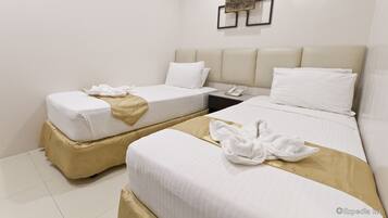 In-room safe, desk, free WiFi