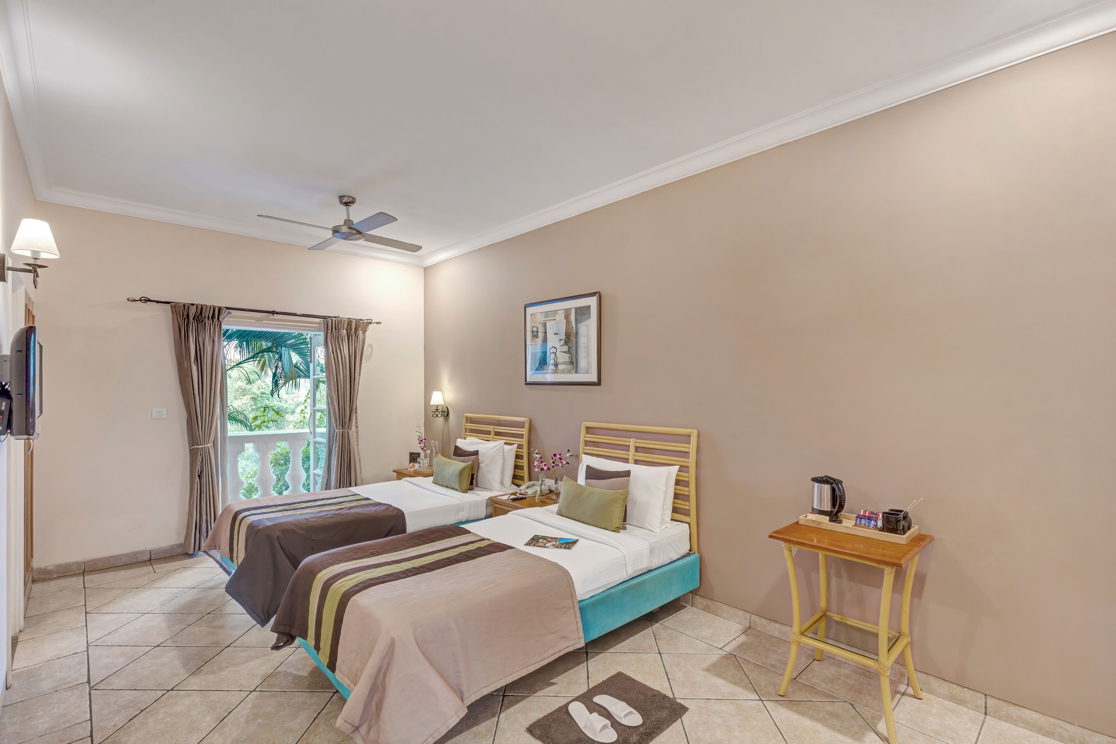 hotel unit (superior room) | in-room safe, desk, blackout curtains, free wired internet