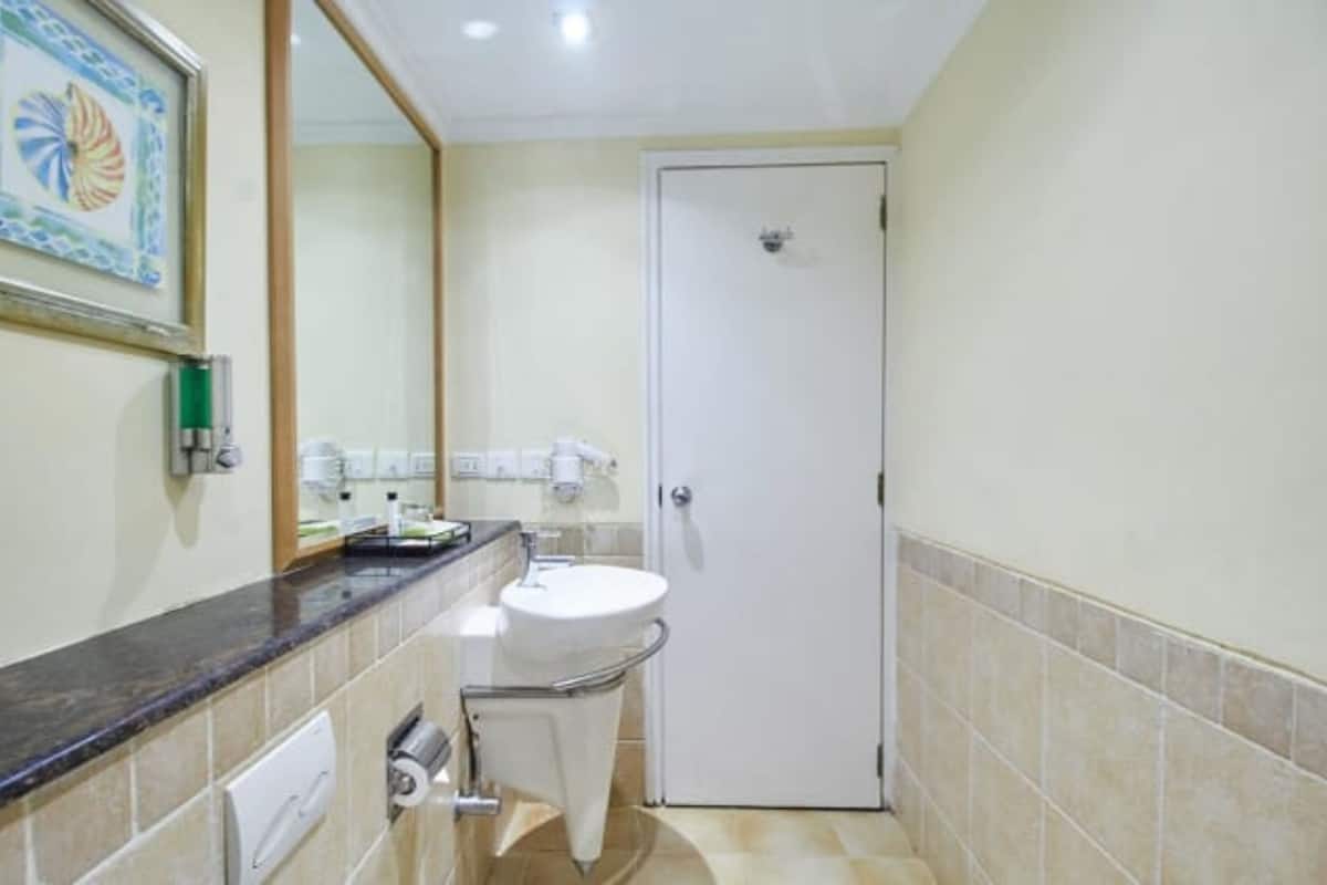 hotel unit (superior room) | bathroom | shower, rainfall showerhead, towels