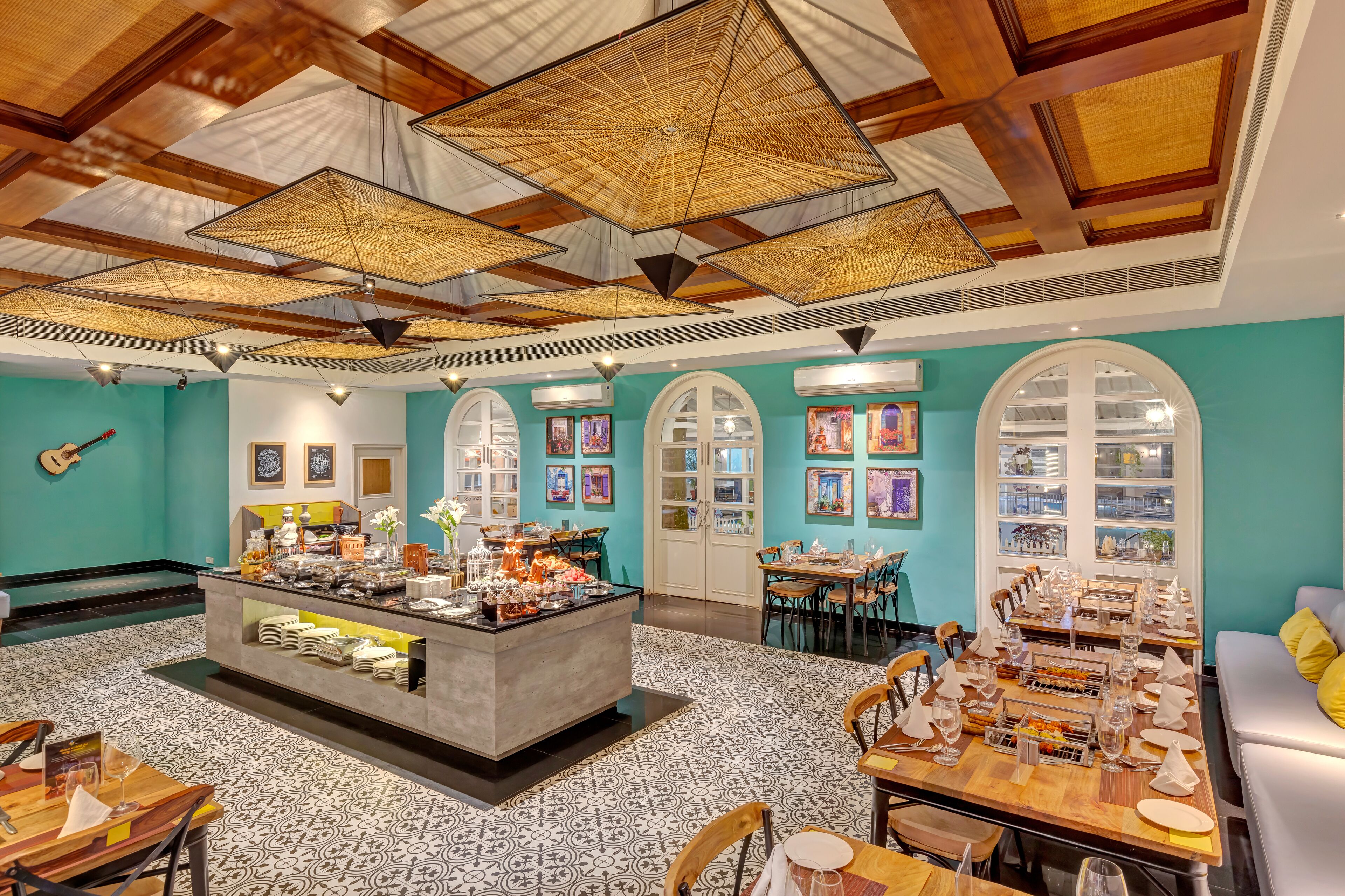 2 restaurantes; se sirve cocina internacional 