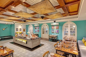 2 restaurantes, cocina internacional