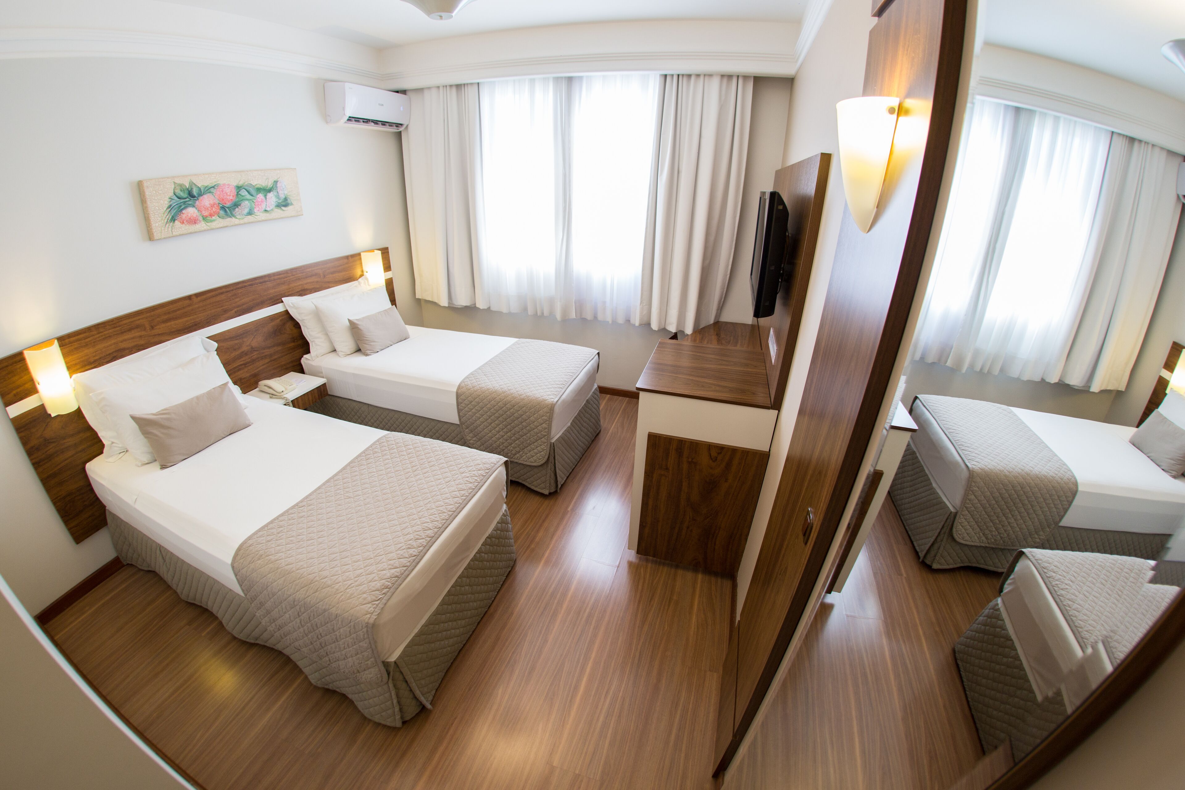 deluxe room, 2 single beds | minibar, in-room safe, desk, blackout curtains