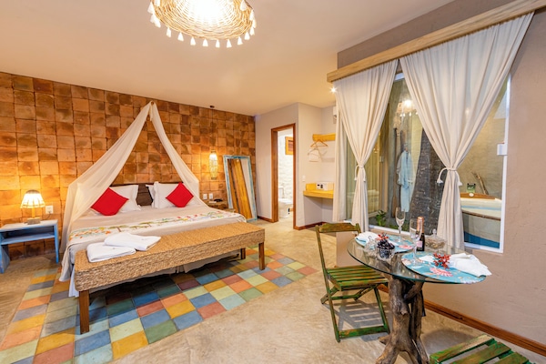 Minibar, caja de seguridad en la habitación y escritorio