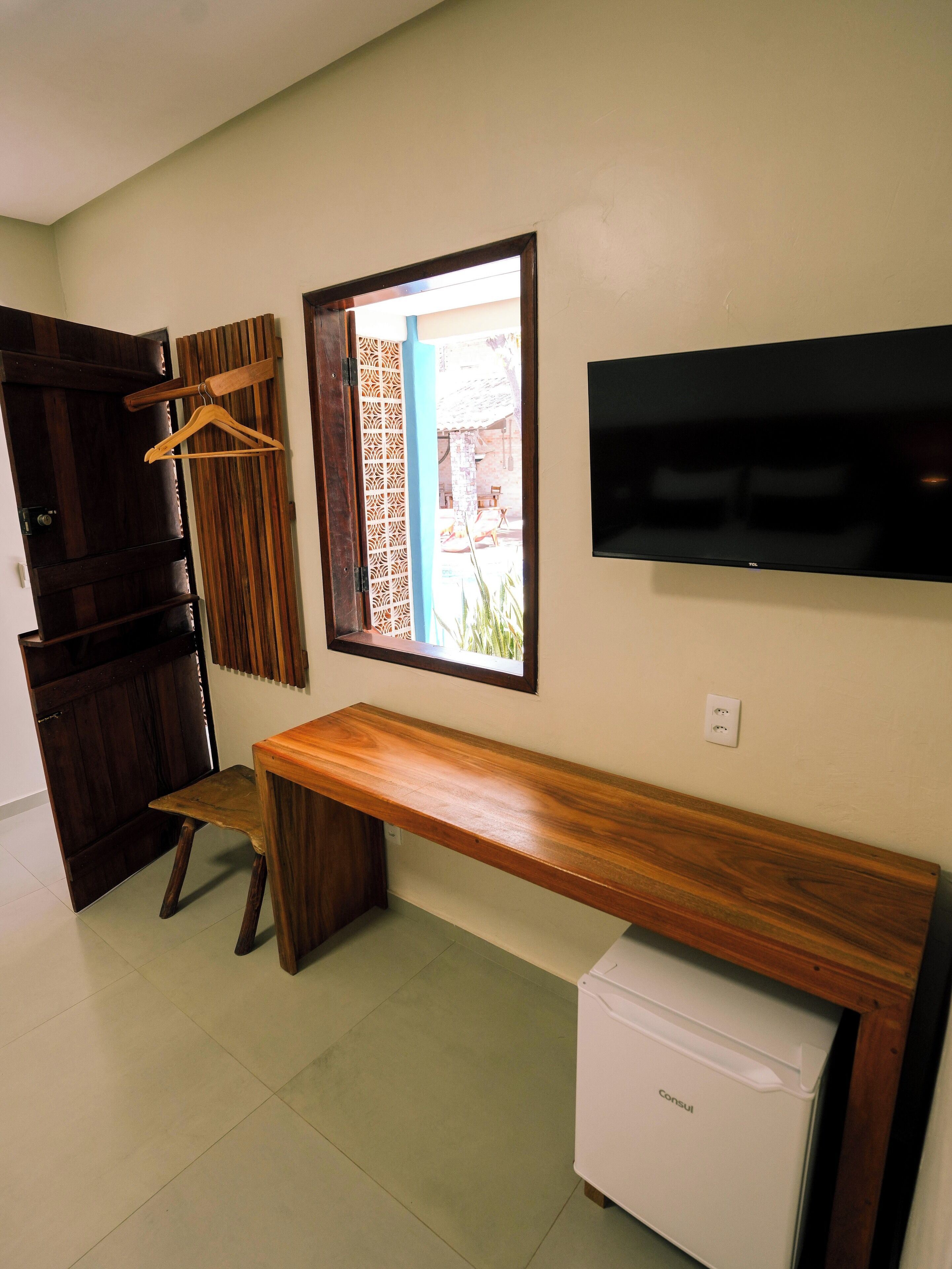 Ilhas - Semi-luxo | Frigobar, cofres nos quartos, escrivaninha, cortinas blackout