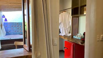 Suíte Revoada dos Guaras | Frigobar, cofres nos quartos, escrivaninha, cortinas blackout