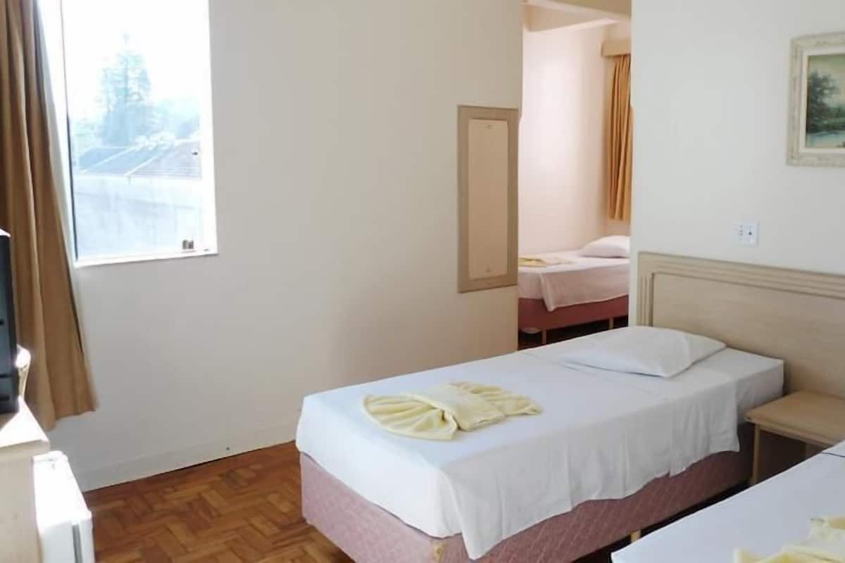 Minibar, free WiFi, bed sheets
