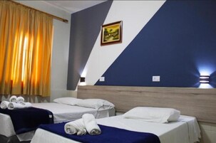 Minibar, wifi gratis y ropa de cama