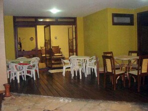 فطور كامل مجانًا يوميًا