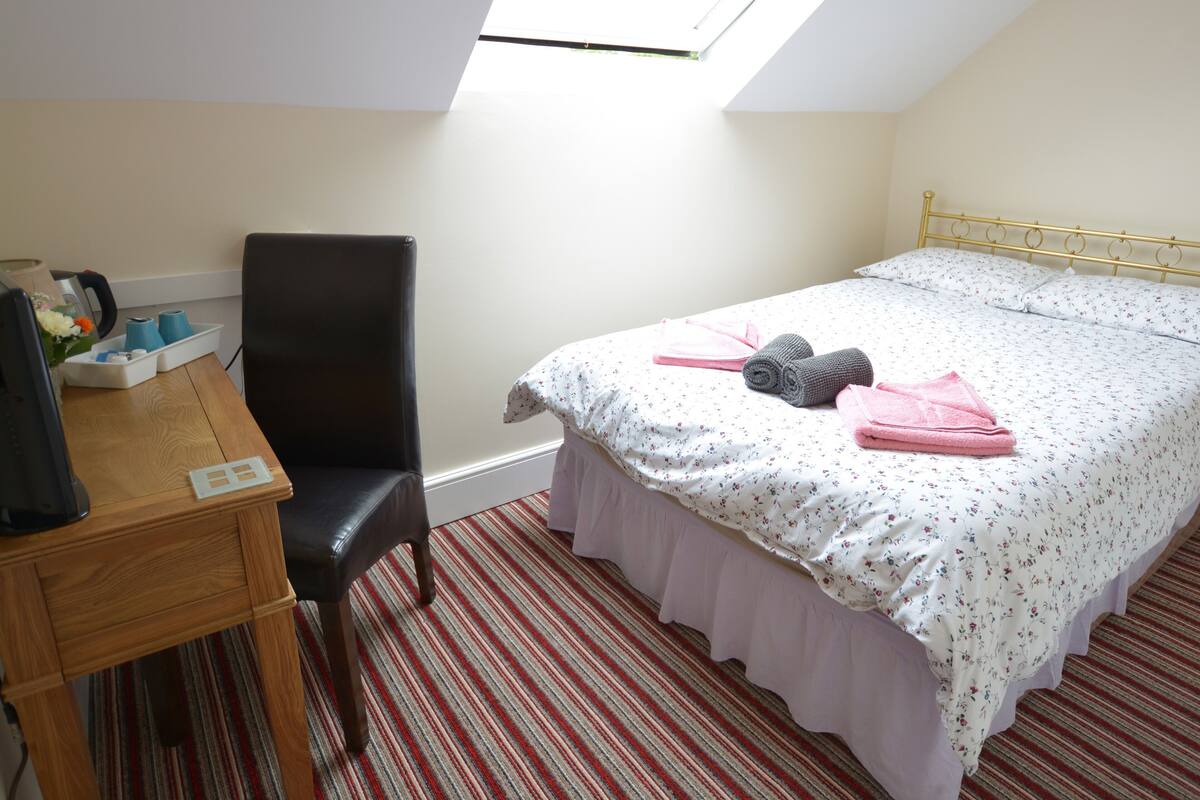 Single Room, Shared Bathroom