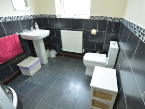 Double Room, Ensuite (Double/Single) | Bathroom - Alara Bed & Breakfast (Sheffield)
