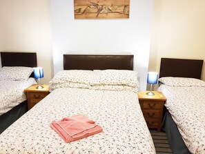 Triple Room, Ensuite (Triple/Twin/Single) - Alara Bed & Breakfast (Sheffield)