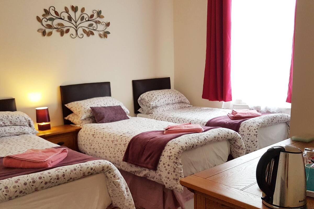 Suite, Ensuite (Triple/Twin/Double/Single)