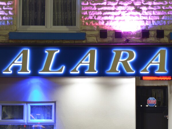 Exterior - Alara Bed & Breakfast (Sheffield)