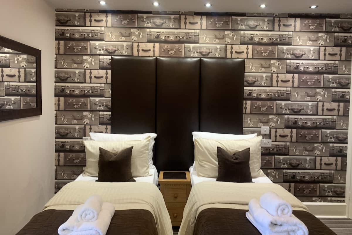 豪華雙人或雙床房, 露台 | 熨斗/熨衫板、免費 Wi-Fi、床單