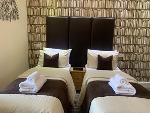 Superior Double or Twin Room, Patio, Ground Floor | Iron/ironing board, free WiFi, bed sheets - Arran Lodge (Torquay)