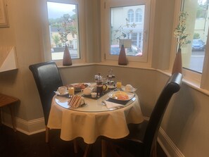 Dining - Arran Lodge (Torquay)