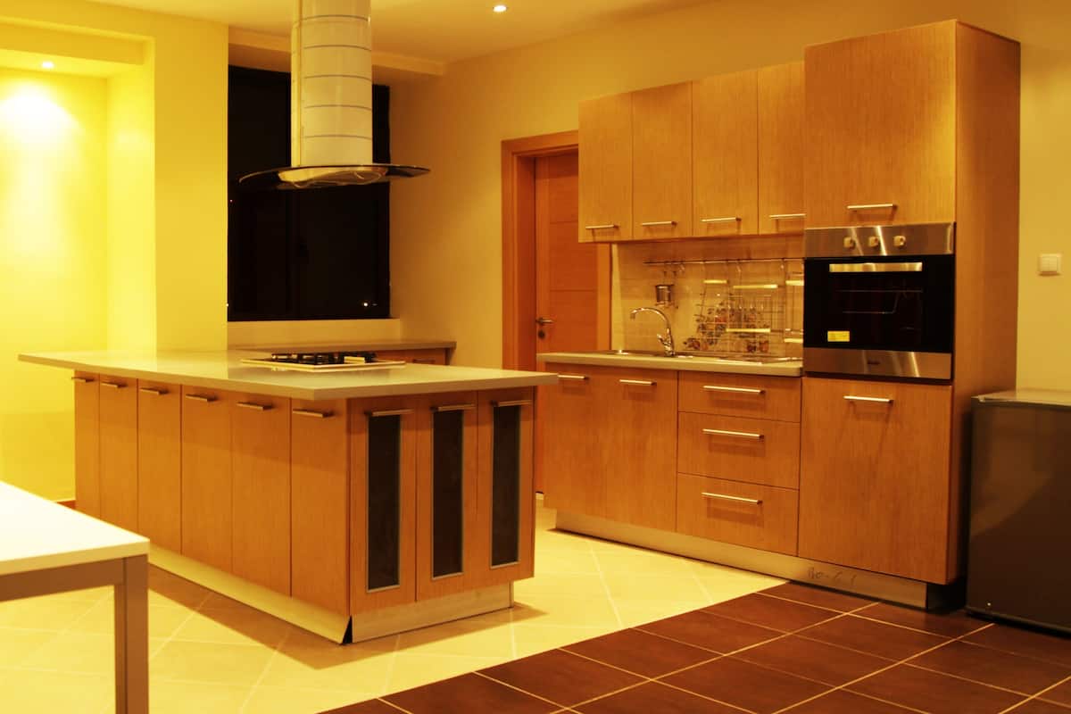 full-sized fridge, microwave, stovetop, dishwasher