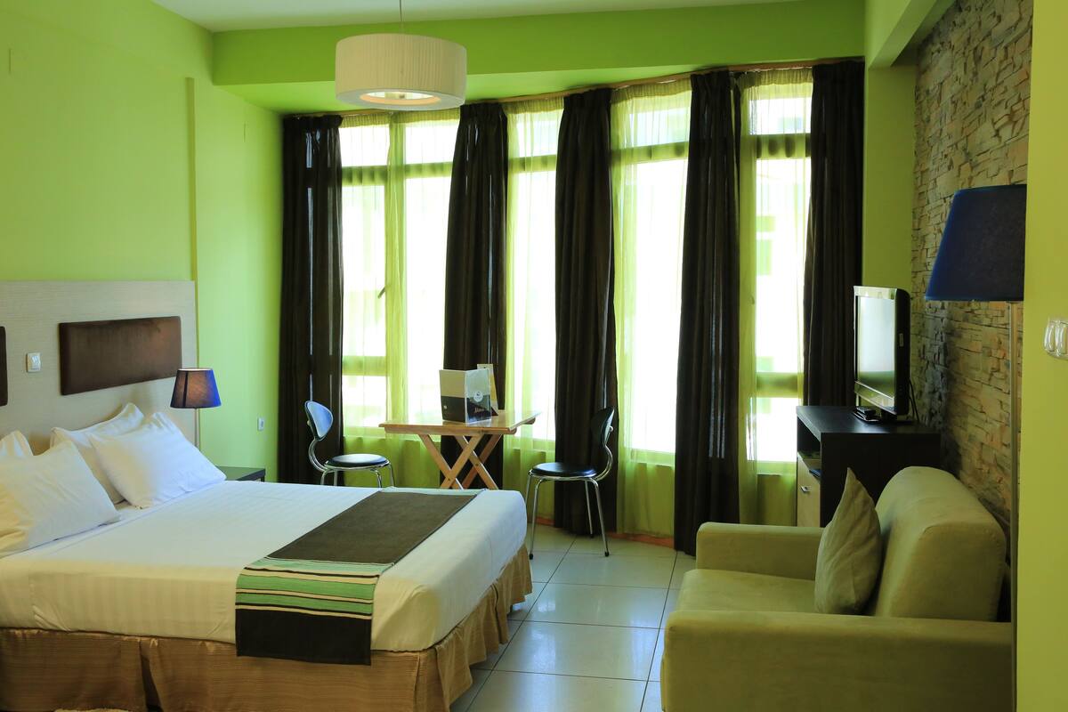 Egyptian cotton sheets, hypo-allergenic bedding available