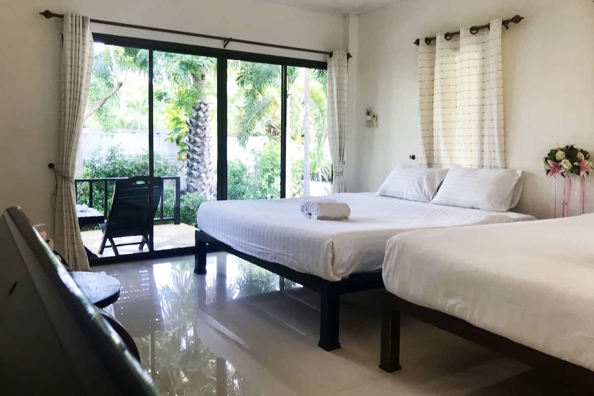 Minibar, desk, free WiFi