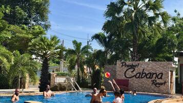 Kolam renang outdoor