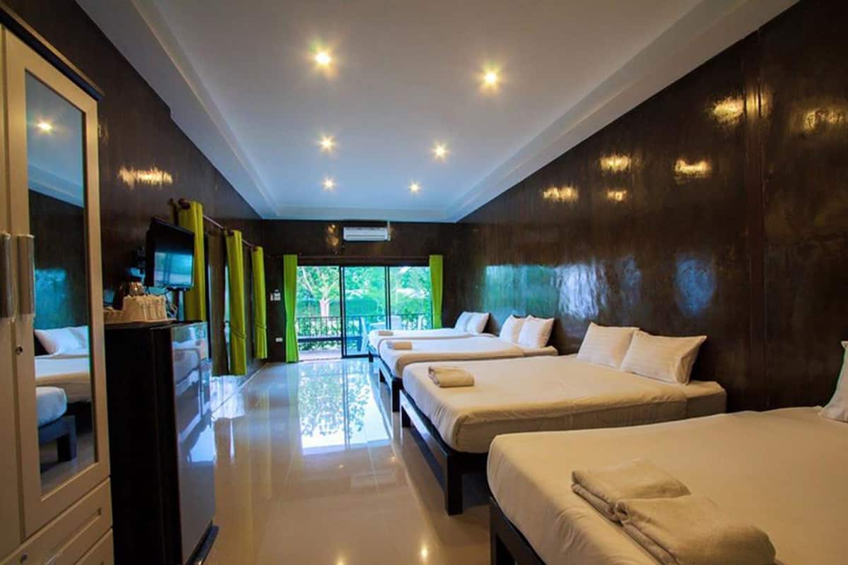 Minibar, desk, free WiFi