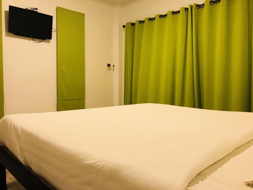 Minibar, desk, free WiFi