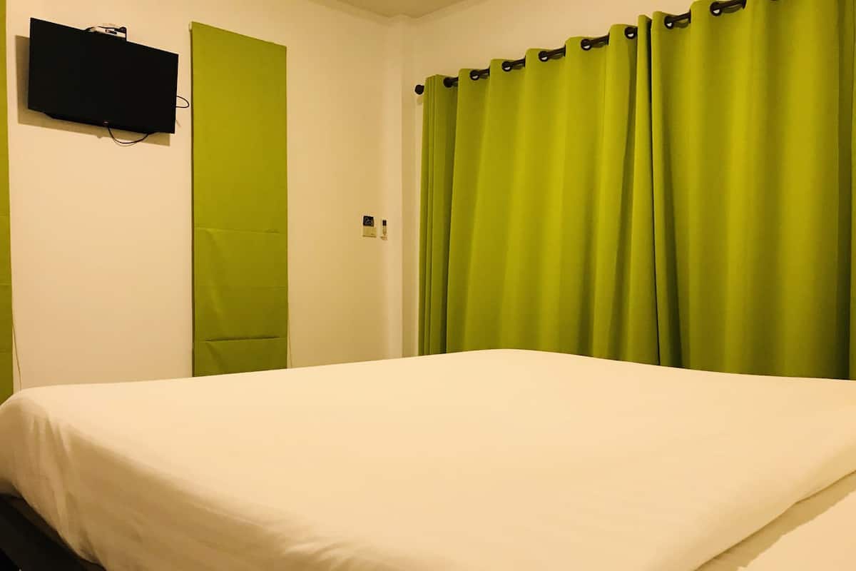 Minibar, desk, free WiFi