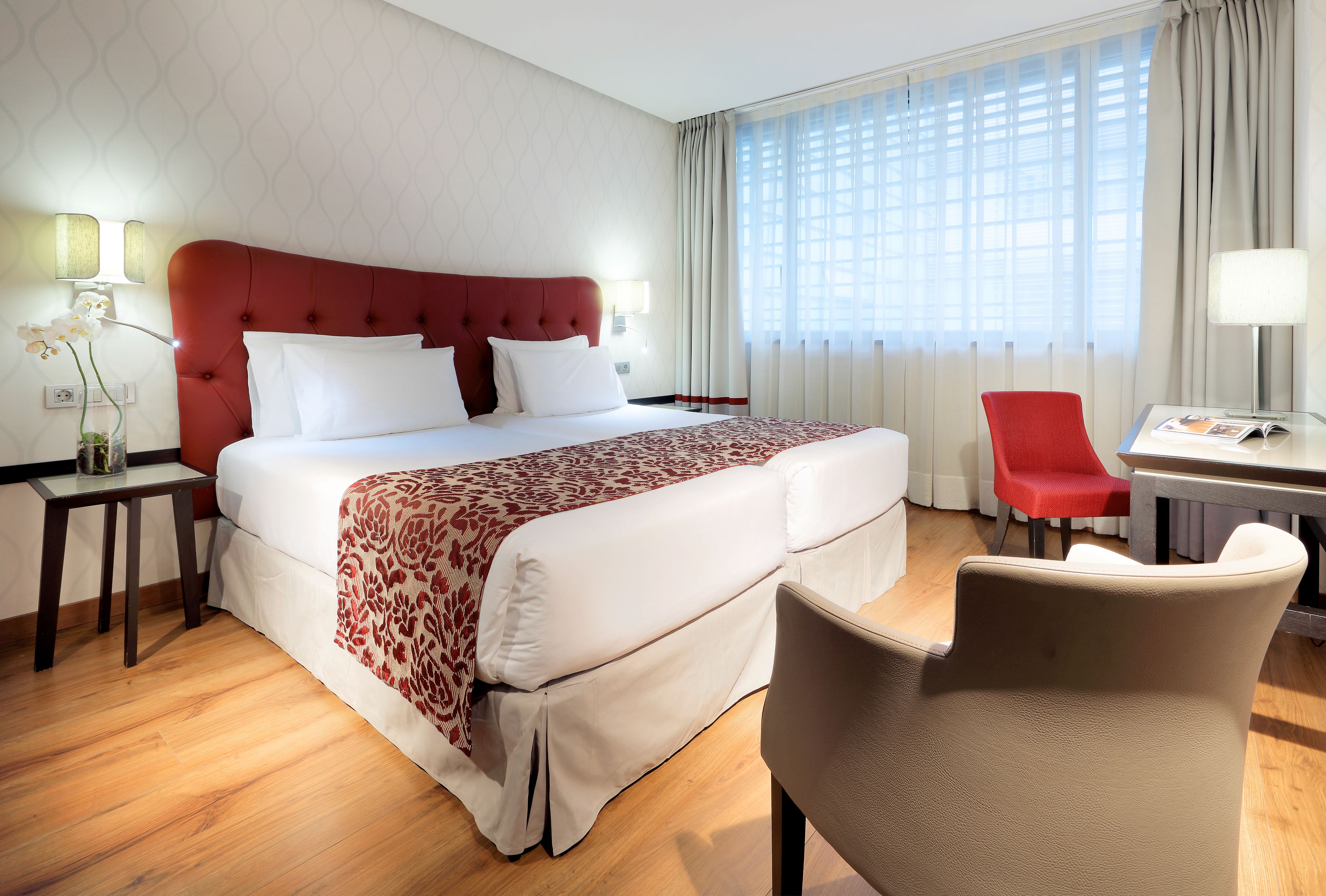 minibar, in-room safe, desk, laptop workspace