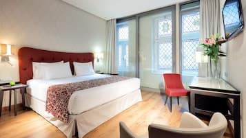 Standard-Doppelzimmer zur Einzelnutzung | Minibar, Zimmersafe, Schreibtisch, laptopgeeigneter Arbeitsplatz