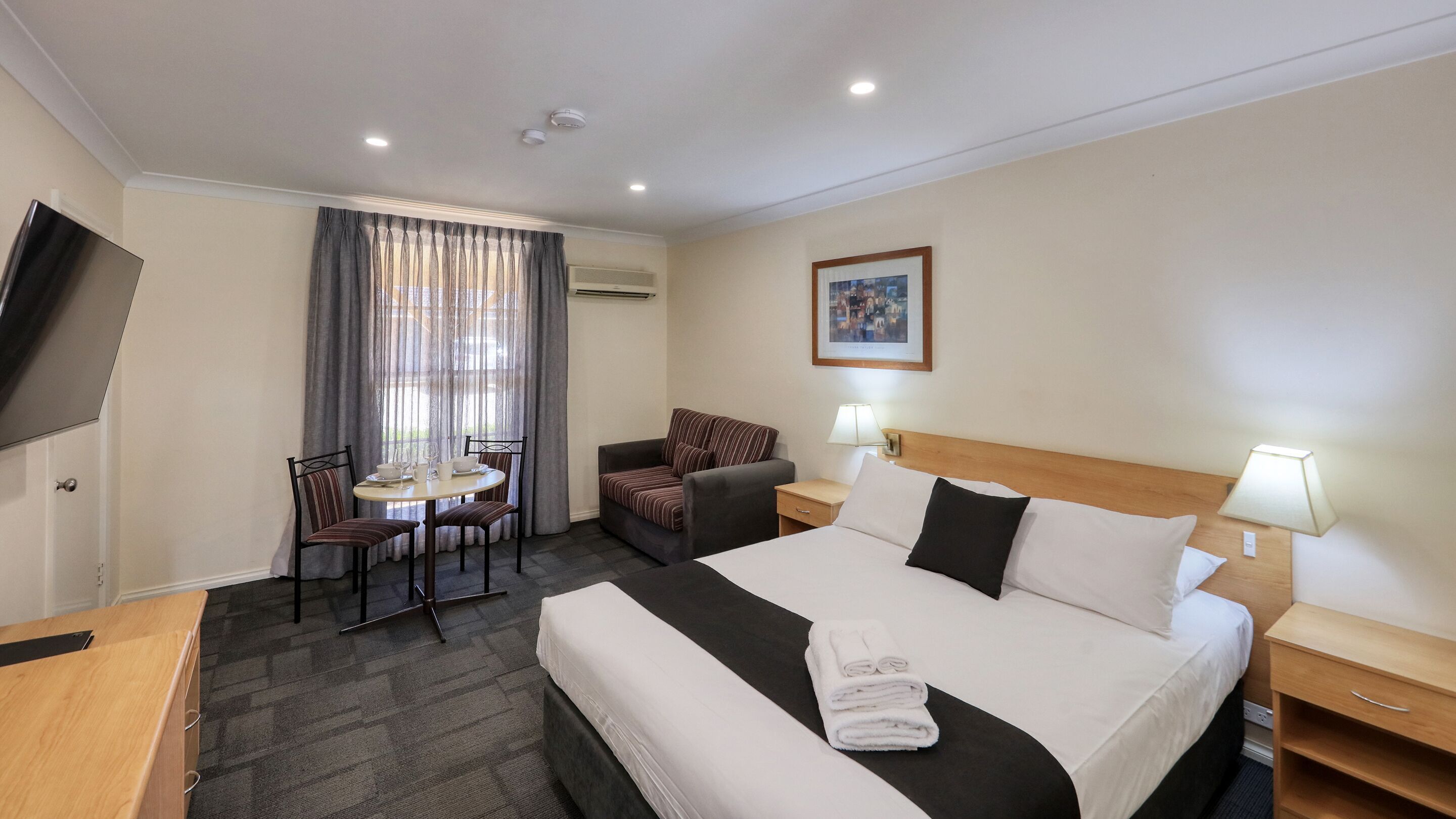 Peralatan tempat tidur premium, ruang kerja komputer riba 