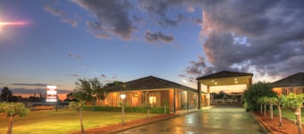 Bushmans Motor Inn