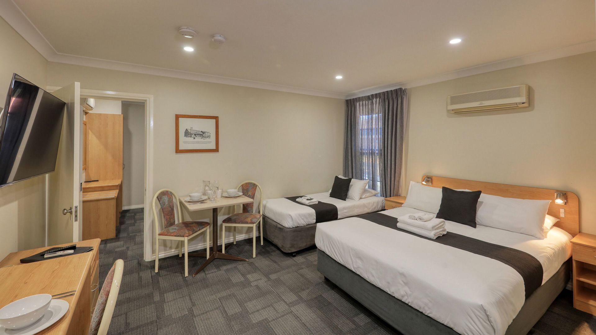 Peralatan tempat tidur premium, ruang kerja komputer riba 