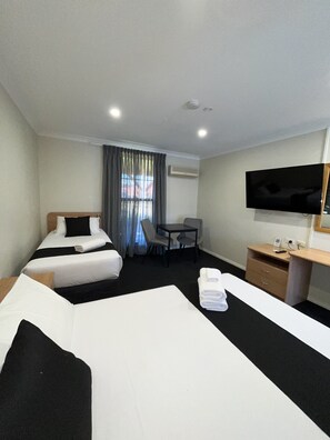 Deluxe Twin Room | Premium bedding, minibar, laptop workspace, blackout drapes