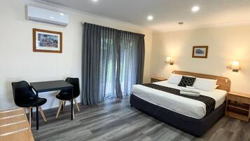 1 quarto, roupas de cama premium, espaço de trabalho para notebook