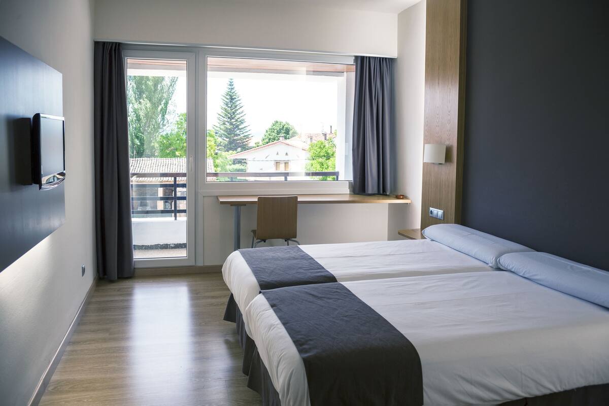 double room | 1 bedroom, desk, soundproofing, free wifi