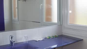Triple Room | Bathroom | Shower, hair dryer, towels