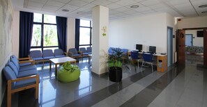 Lobby sitting area - Bilbao Hostel (Bilbao)