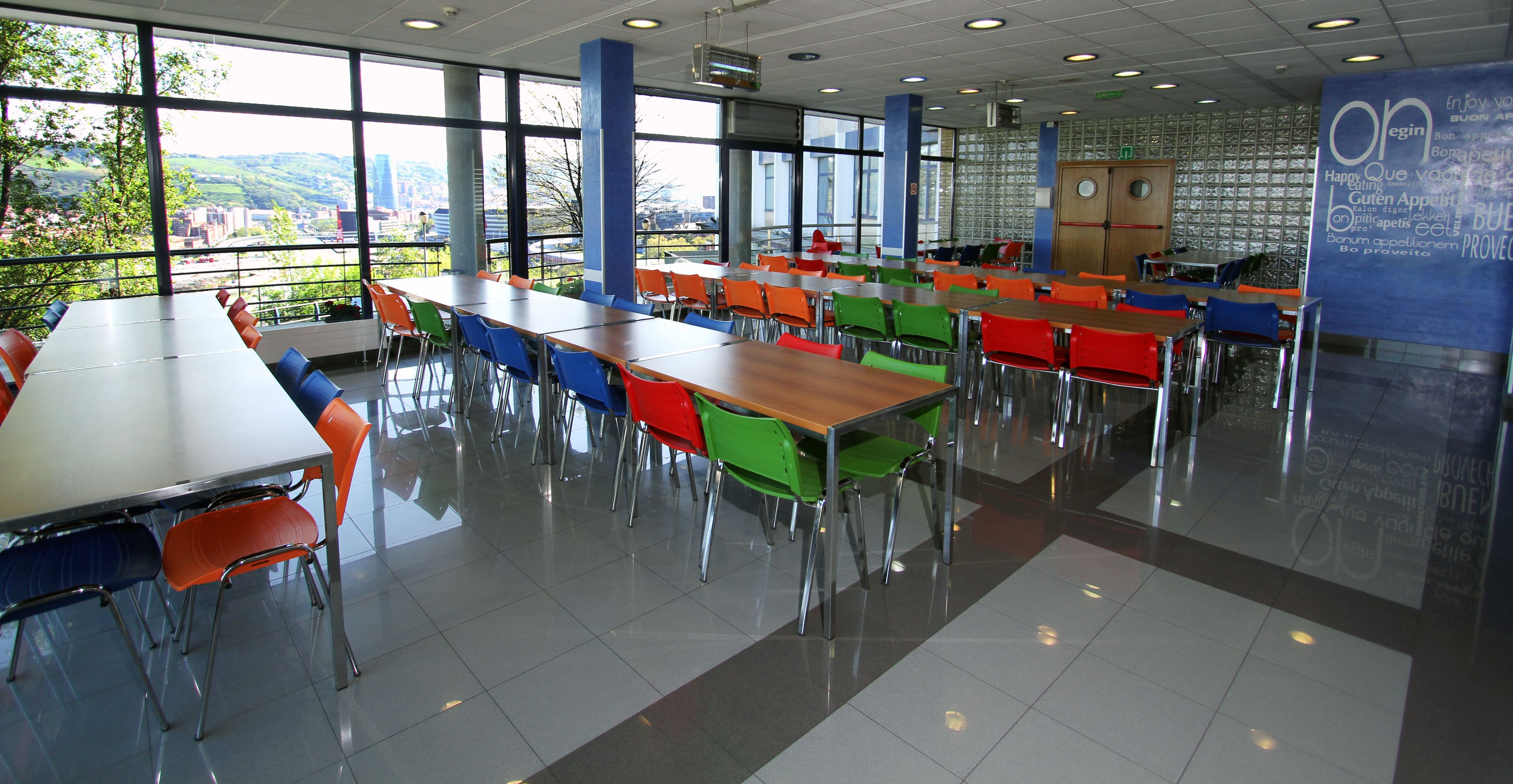 Desayuno continental gratuito y diario