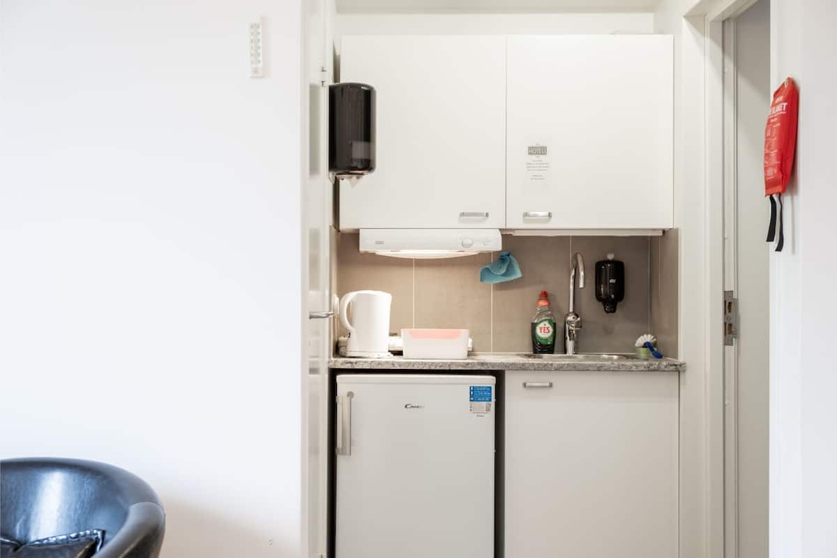 desk, soundproofing, iron/ironing board, free wifi