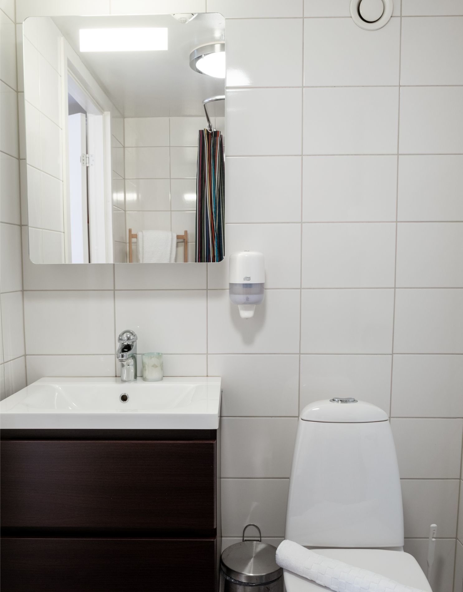 studioextra | bathroom | shower, hair dryer, towels