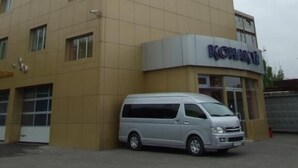 施設の正面
