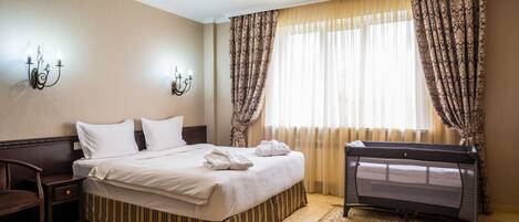 Standard Double or Twin Room | Minibar, in-room safe, desk, iron/ironing board