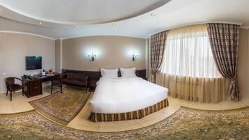 Superior Double or Twin Room | Minibar, in-room safe, desk, iron/ironing board