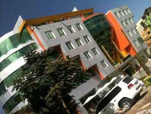 Vista frontal de la propiedad