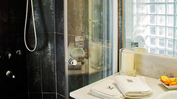 Classic Studio | Bathroom