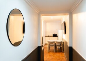 32-英寸电视（配备有线频道）