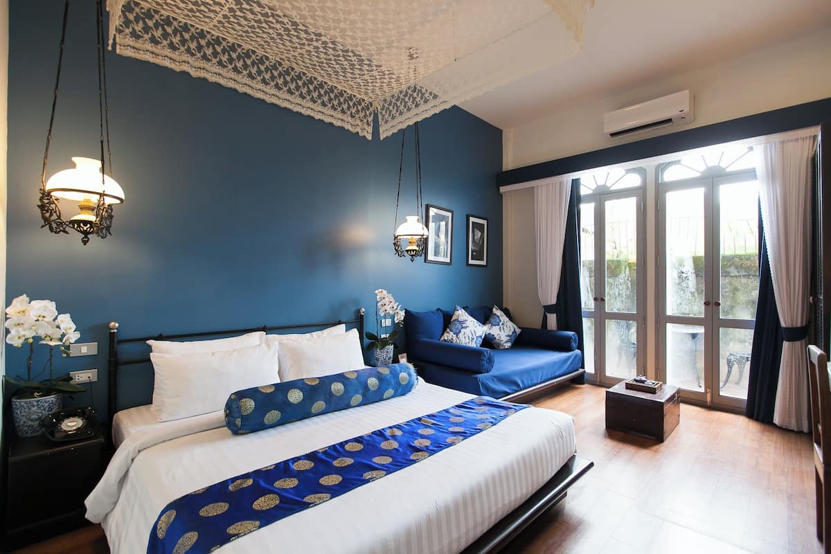 junior suite | free minibar, in-room safe, desk, blackout curtains