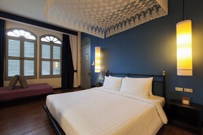 Deluxe Room | Free minibar, in-room safe, desk, blackout drapes