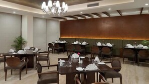 Breakfast, lunch, dinner served; international cuisine 