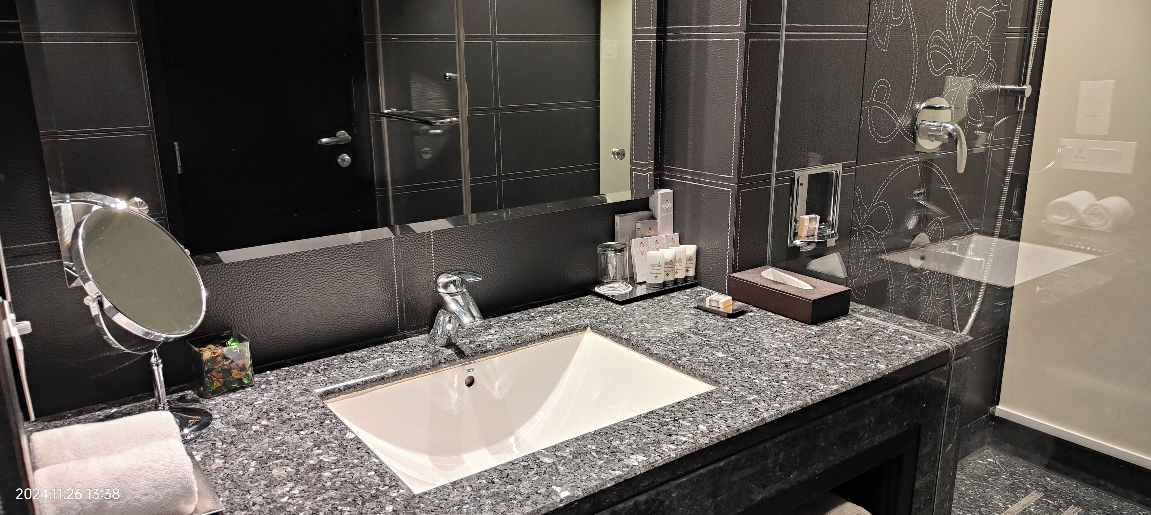 executive room | bathroom | slippers, towels